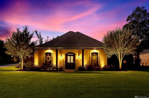 8788 Wyeth Dr, Denham Springs, LA, 70706-8575 | Card Image