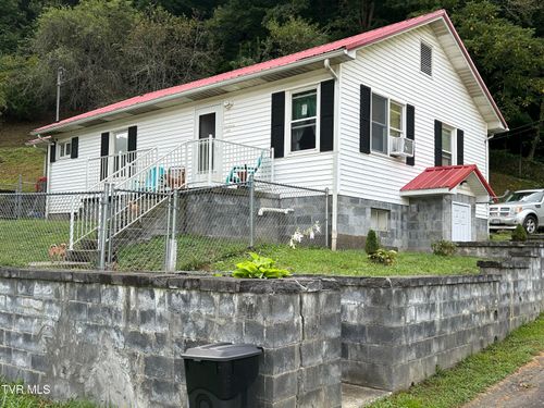 147 Gilmore St, Clinchco, VA, 24226-1401 | Card Image