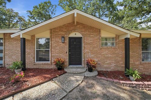 4 Sallisaw Cir, North Little Rock, AR, 72116-5328 | Card Image