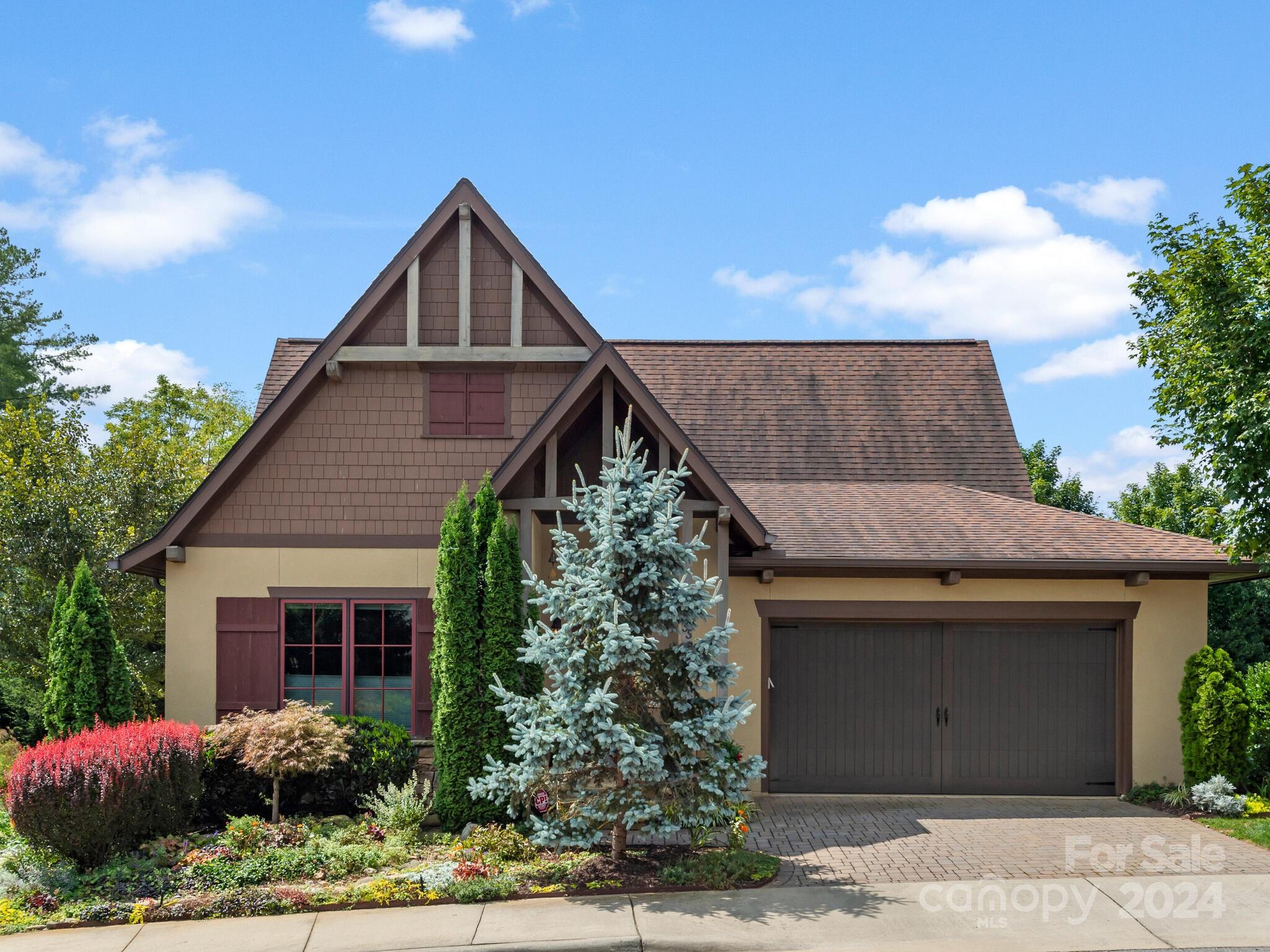 Chantilly Dr, Asheville, NC 28804