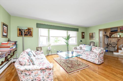 854 Oakland Ct, North Bellmore, NY, 11710-1018 | Card Image