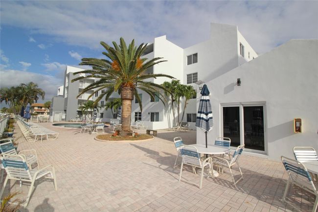 APT-103D - 2860 Ne 14 Th Street Cswy, Condo with 2 bedrooms, 2 bathrooms and null parking in Pompano Beach FL | Image 8