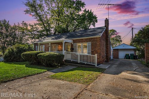 703 Trumbull St, Saint Clair, MI, 48079-5347 | Card Image