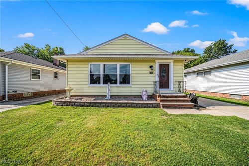 28666 Forest Rd, Willowick, OH, 44095-5015 | Card Image
