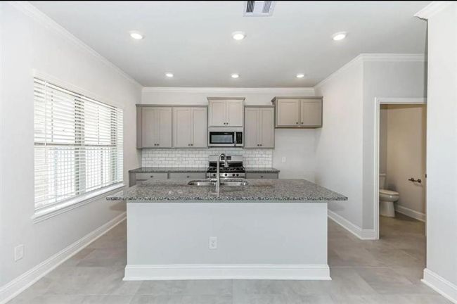 10 Green Briar Loop, House other with 4 bedrooms, 3 bathrooms and null parking in Angleton TX | Image 4
