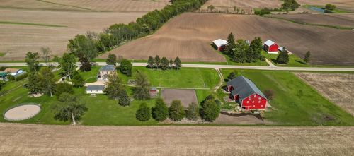 10538 N Pecatonica Rd, LEAF RIVER, IL, 61047-9441 | Card Image