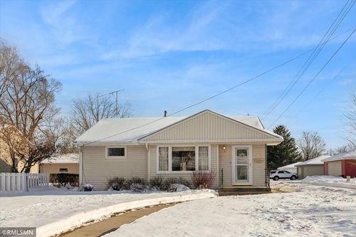 415 9th St N, Cannon Falls, MN, 55009-1921 | Card Image