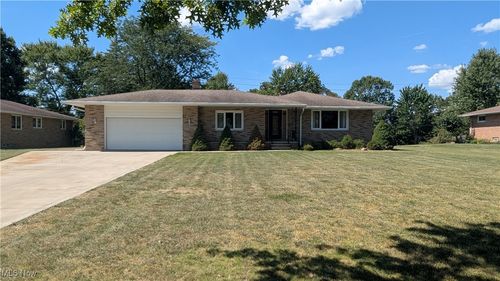 9042 Vista Dr, North Royalton, OH, 44133-2305 | Card Image