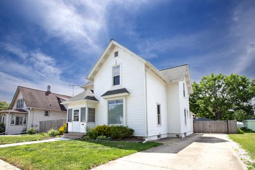 315 1st St, East Dundee, IL, 60118-1103 | Card Image