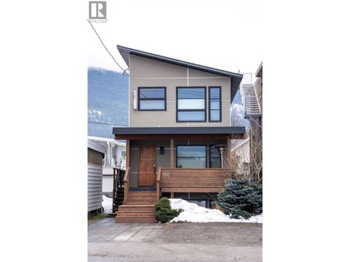 504 Ninth Street E, Revelstoke, BC, V0E2S0 | Card Image