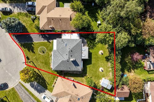 8 Wallbridge Crt, North York, ON, M2R1W1 | Card Image