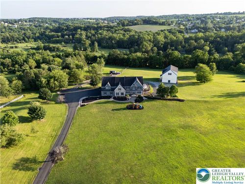 911 Gove Rd, Nazareth, PA, 18064-9454 | Card Image