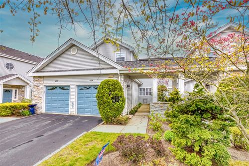 476 Woodscreek Ct, Moriches, NY, 11955-1722 | Card Image