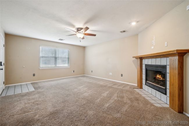 2922 S Main St, House other with 3 bedrooms, 2 bathrooms and null parking in Sapulpa OK | Image 4