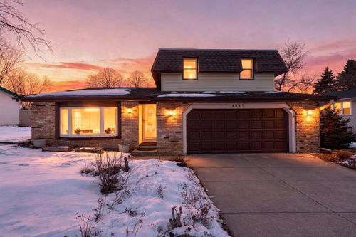 4927 Upper 148th Ct, Apple Valley, MN, 55124-7769 | Card Image