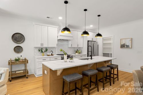 1800 Vinton St, Charlotte, NC, 28216-5059 | Card Image