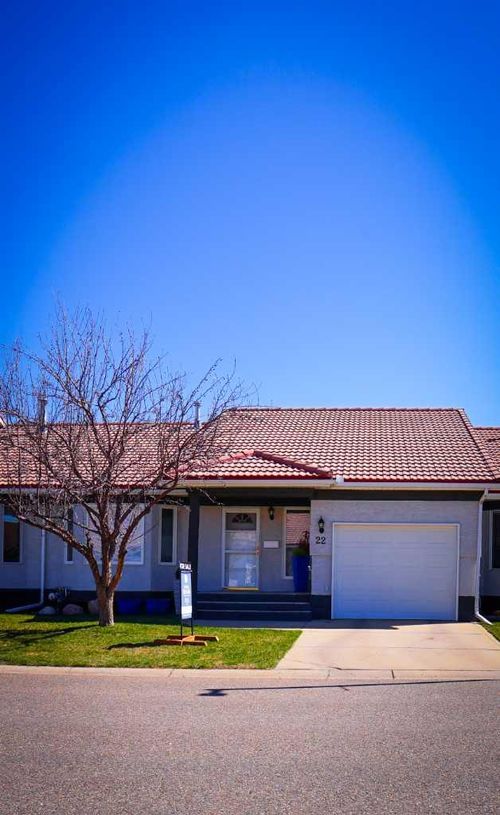 22 Park Meadows Lane Se, Home with 3 bedrooms, 3 bathrooms and 2 parking in Medicine Hat AB | Card Image