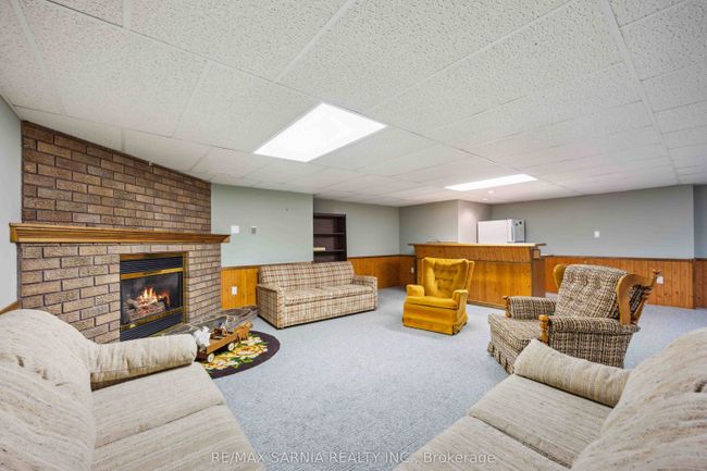 35 Frances Dr, House other with 6 bedrooms, 3 bathrooms and 4 parking in Forest ON | Image 27