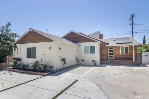 8957 Amigo Ave, Northridge, CA, 91324-4716 | Card Image