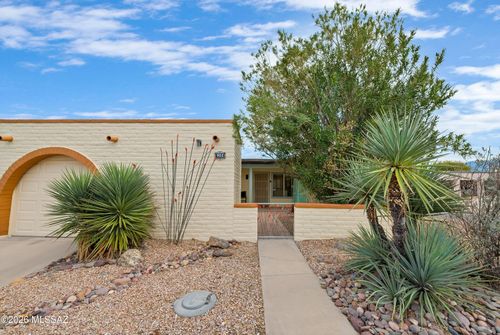 952 W Camino Asturias, Green Valley, AZ, 85622-3252 | Card Image