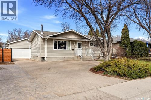 730 Mcintosh St N, Regina, SK, S4R5Z4 | Card Image