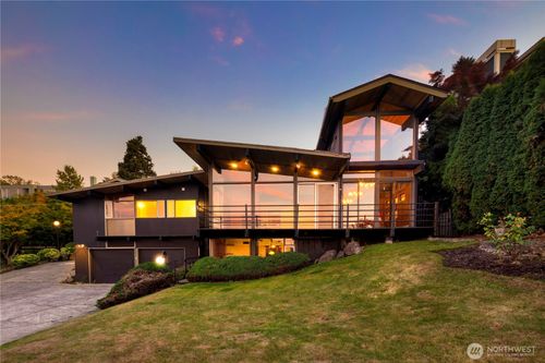 3653 W Commodore Way, Seattle, WA, 98199-1106 | Card Image