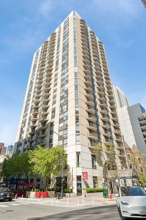 708-70 W Huron St, Chicago, IL, 60654-5337 | Card Image
