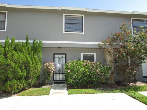 10049 Lake Oak Cir, TAMPA, FL, 33624-5289 | Card Image