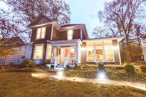 323 W Geneva Street, Williams Bay, WI, 53191 | Card Image