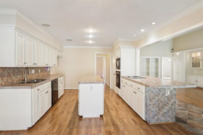 Spacious island kitchen, repiped entire home 2017 | Image 12