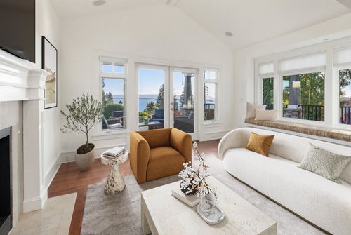 2623 Lawson Ave, West Vancouver, BC, V7V2G3 | Card Image