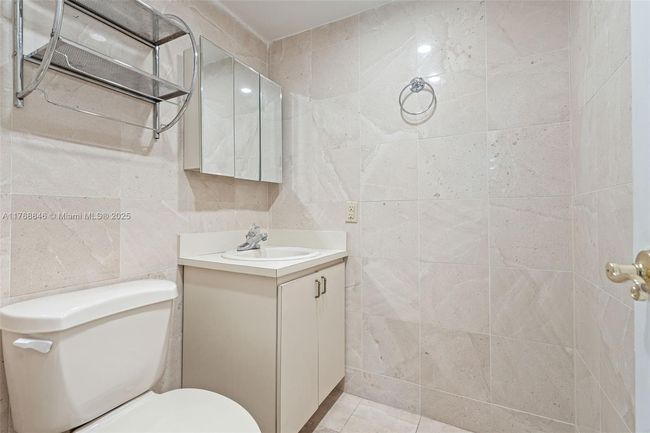 2B - 77 Crandon Blvd, Condo with 1 bedrooms, 2 bathrooms and null parking in Key Biscayne FL | Image 30