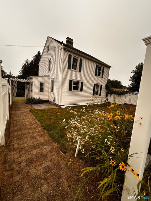 925 Meriden Road, Waterbury, CT, 06705 | Card Image