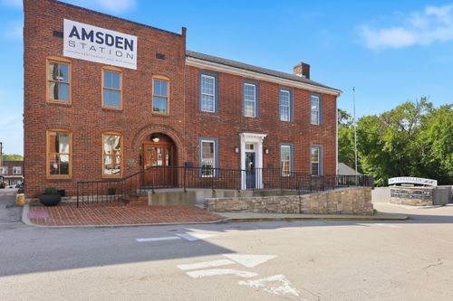 108 Court St, Versailles, KY, 40383-1281 | Card Image
