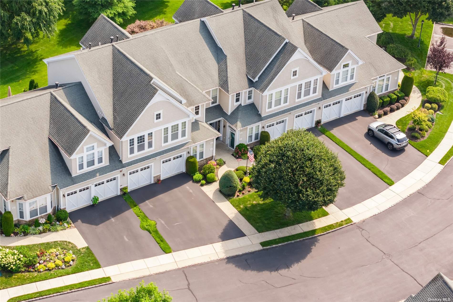 Symphony Dr, Lake Grove, NY 11755