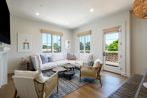316-3718 State St, SANTA BARBARA, CA, 93105-3117 | Card Image
