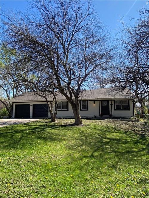 17501 Chestnut Dr, Belton, MO, 64012-2825 | Card Image