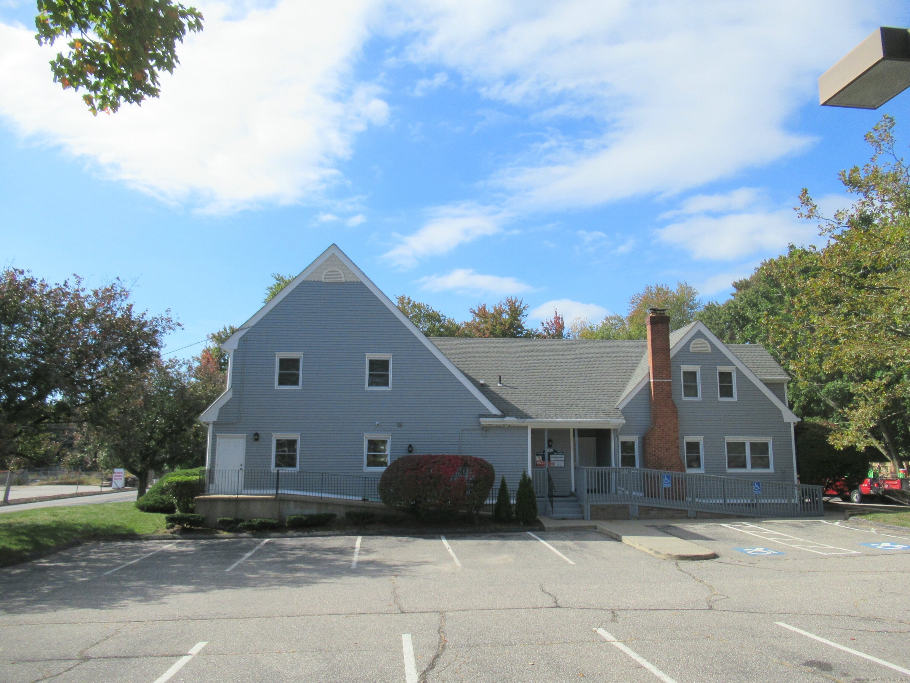 202-203 - 961 Huntington Turnpike, For Rent In Bridgeport - Zoocasa