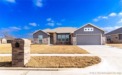 103 S 26th St, Collinsville, OK, 74021 | Card Image