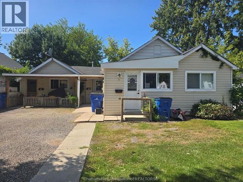 31 1st St, Wallaceburg, ON, N8A3P8 | Card Image