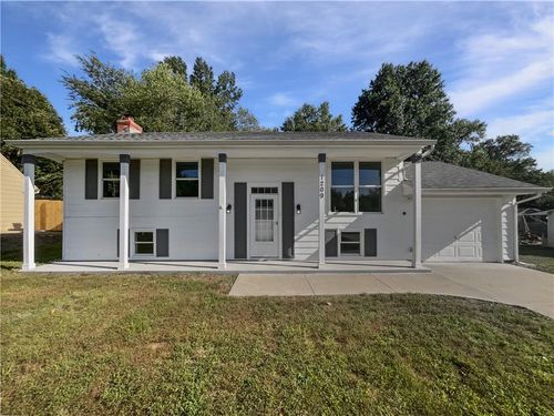 1209 Liberty Drive Ter, Liberty, MO, 64068-3148 | Card Image