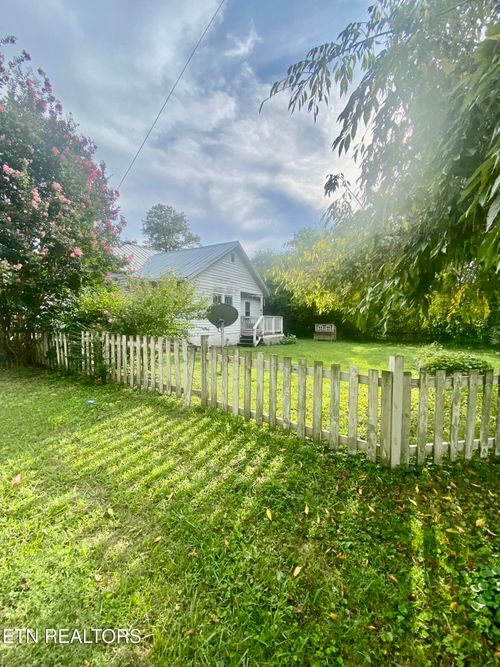 1825 Newman Town Rd, Pigeon Forge, TN, 37862-6196 | Card Image