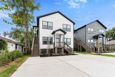 1319 E 35th Street, Home with 3 bedrooms, 2 bathrooms and null parking in Houston TX | Image 3