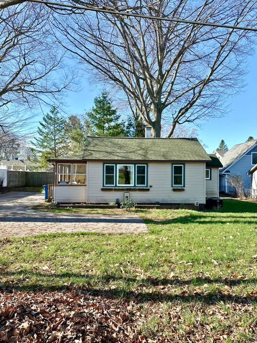 963 Lake Ave, Ludington, MI, 49431 | Card Image