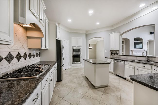 travertine tile, granite, gas, walk in pantry, island | Image 27