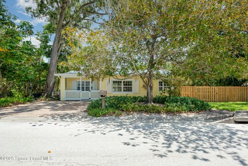 631 Young St, Melbourne, FL, 32935-7062 | Card Image