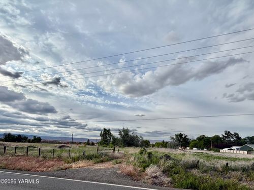 501 W White Swan Rd, White Swan, WA, 98952 | Card Image