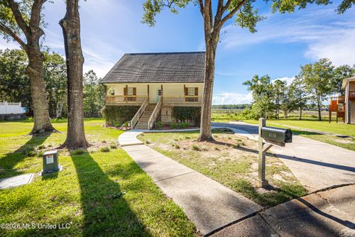 5513 Sioux Dr, Ocean Springs, MS, 39564-3505 | Card Image