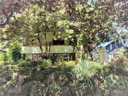 rear-5833 Woodlawn Ave N, Seattle, WA, 98103-5714 | Card Image
