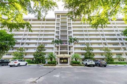 607-605 Oaks Dr, Pompano Beach, FL, 33069-3796 | Card Image